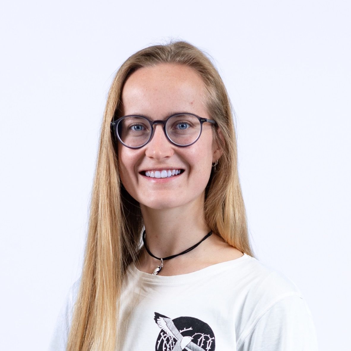Myriam Grosse est chargée de campagne et responsable de l'organisation chez OK Klima. Elle participe à la mobilisation et au soutien des groupes locaux et connaît bien les structures, le fonctionnement et le contexte politique en Suisse romande et en Suisse alémanique. Elle dispense des sessions de coaching en français, en allemand ou en anglais.